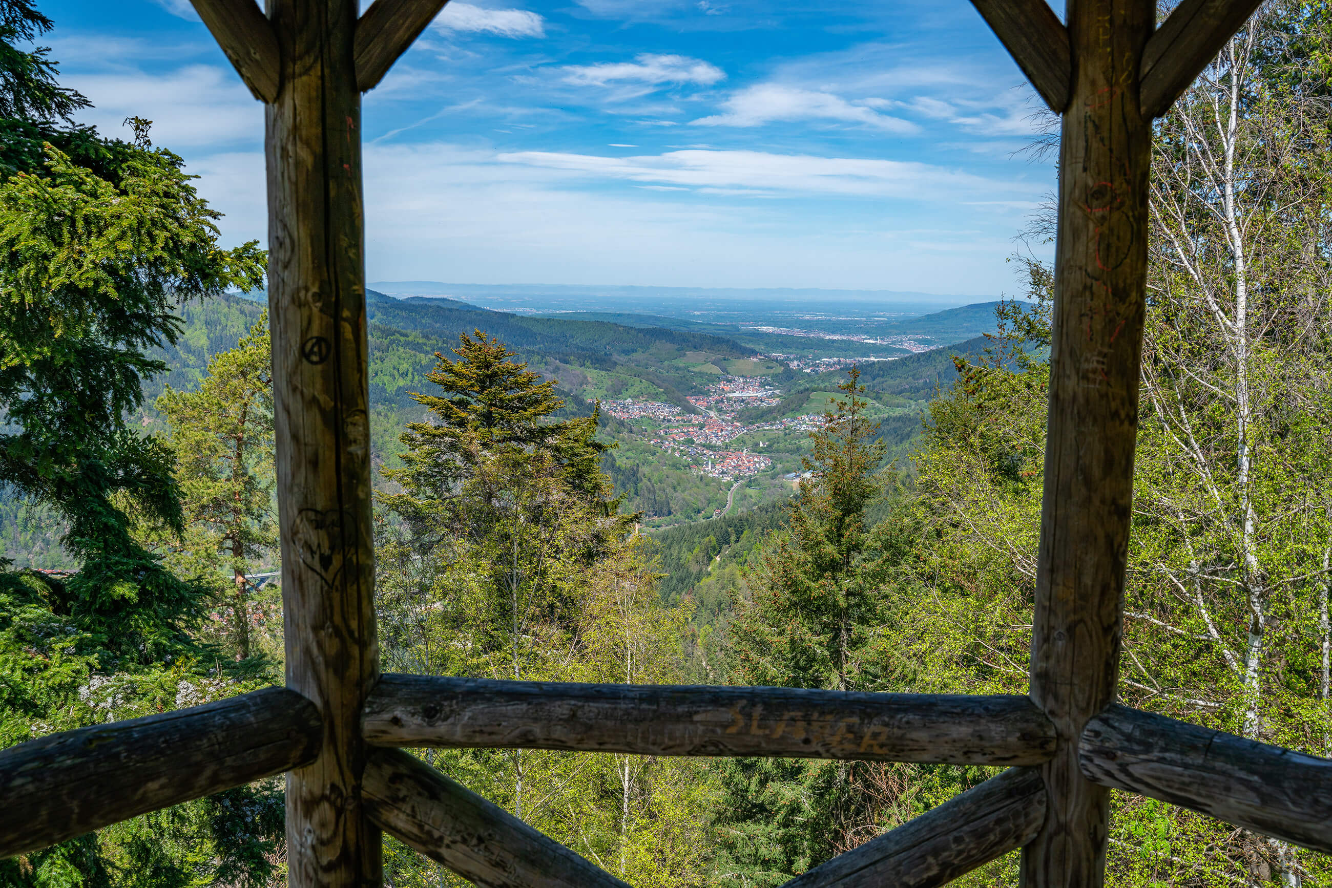 Etappe 2: Ausblick vom Latschigfelsen © Landratsamt Rastatt/Thorsten Günthert Etappe 2: Blick vom Latschigfelsen über das Murgtal